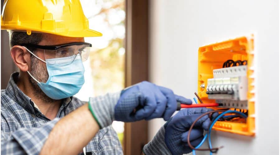 برقکاری ساختمان چیست؟ + نکات مهم، هزینه‌ها و زمان نیاز به برقکار حرفه‌ای